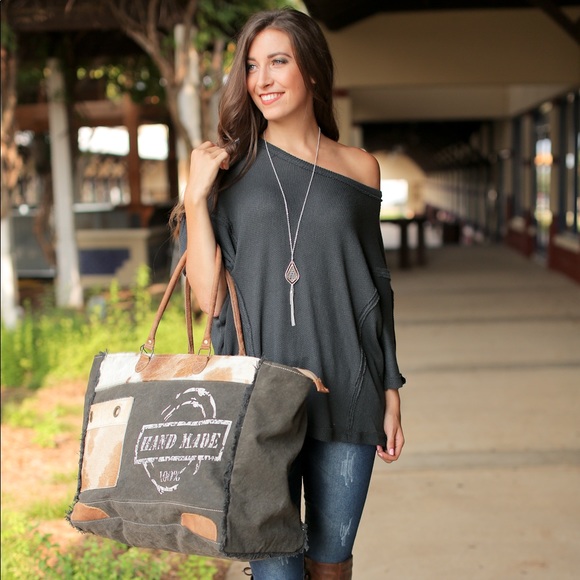 “Hand made” canvas and hair on weekender bag - Picture 2 of 7